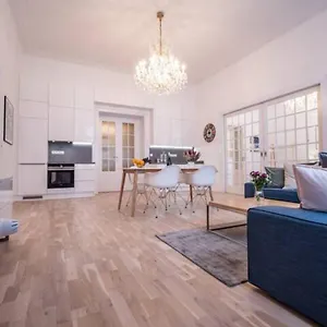 Class In Old Town 2 Bedrooms Prague